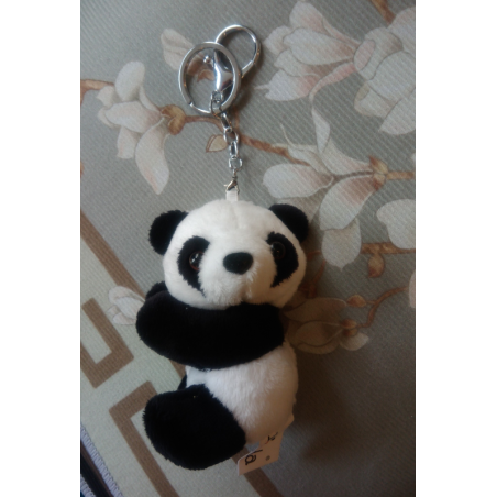 porte-clés petit panda peluche